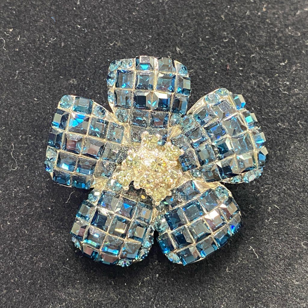 3e10 《美品》 FOXEY フォクシー ブローチ 小物 フラワーモチーフ ラインストーン ビジュー ネイビー シルバー レディース