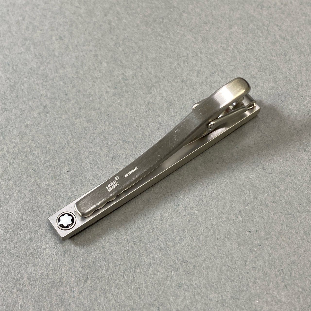 j16《美品》 MONTBLANC モンブラン TIE CLIP ネクタイピン ブラック シルバー スーツ ビジネス フォーマルt18r