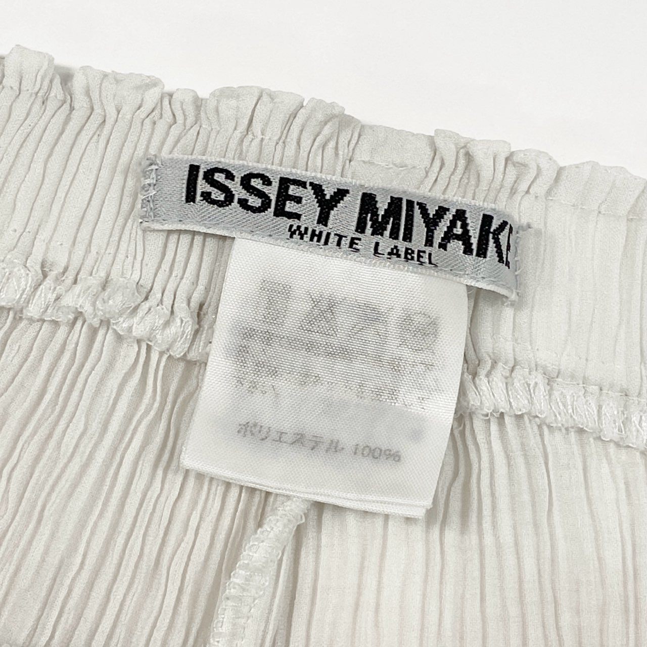 59e7 ISSEY MIYAKE WHITE LABEL イッセイミヤケ ホワイトレーベル プリーツパンツ ボトム サイズ3 ホワイト IM42FF441 レディース 女性用 プリーツプリーズ