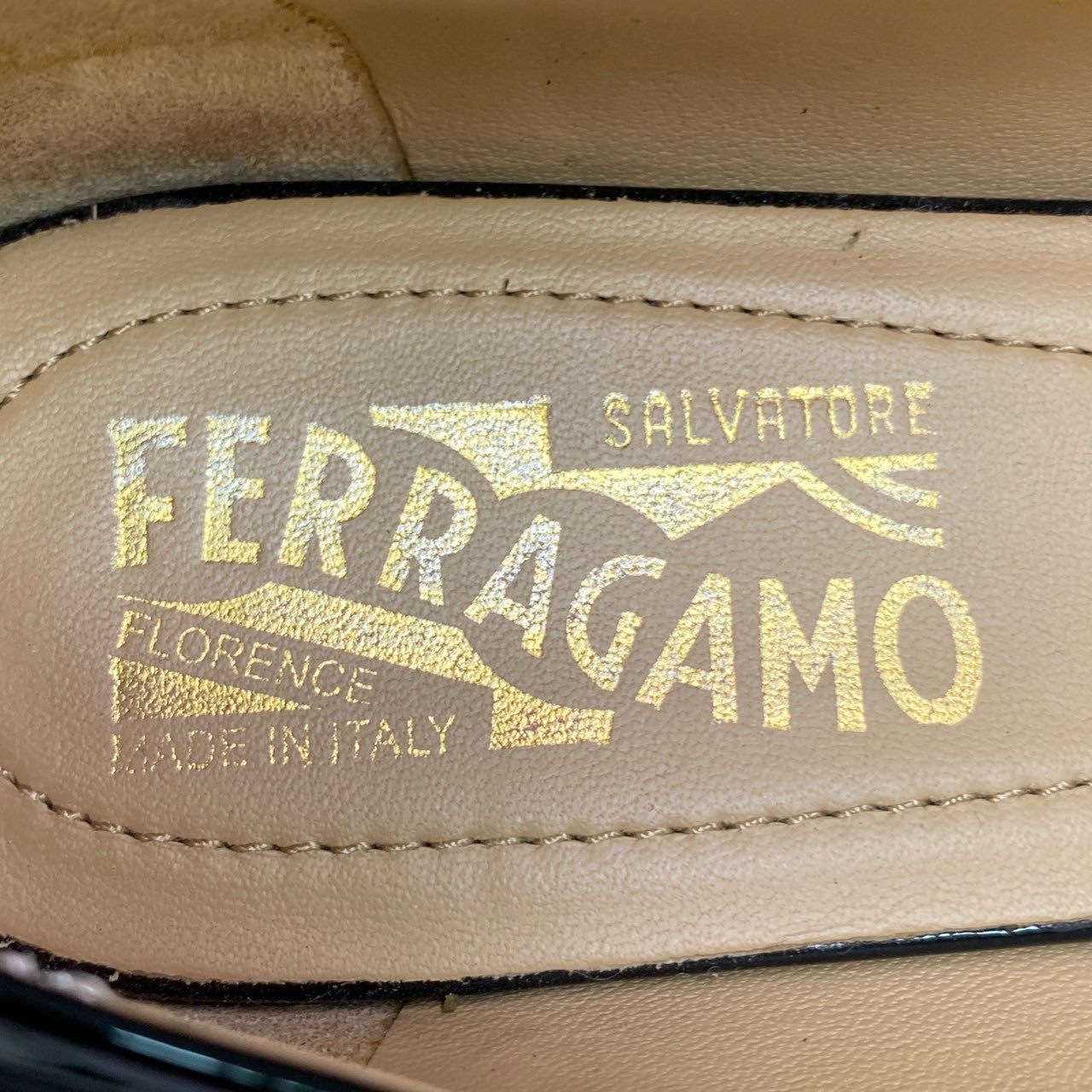 11c19 Salvatore Ferragamo サルヴァトーレ フェラガモ VARINA VARA ヴァラリボン フラットシューズ 7 1/2 ブラック パテントレザー エナメル バレエシューズ イタリア製