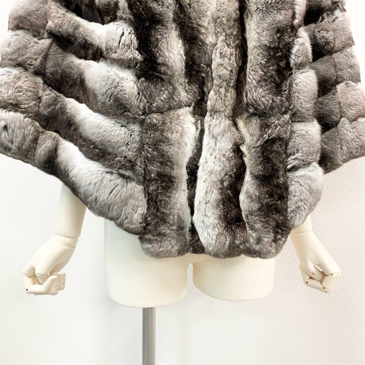68j15 《最高級》 EMPRESS エンプレス CHINCHILLA FUR CAPE チンチラ リアルファー ケープ ポンチョ グレー 本毛皮 毛並◎ 毛質◎t18r