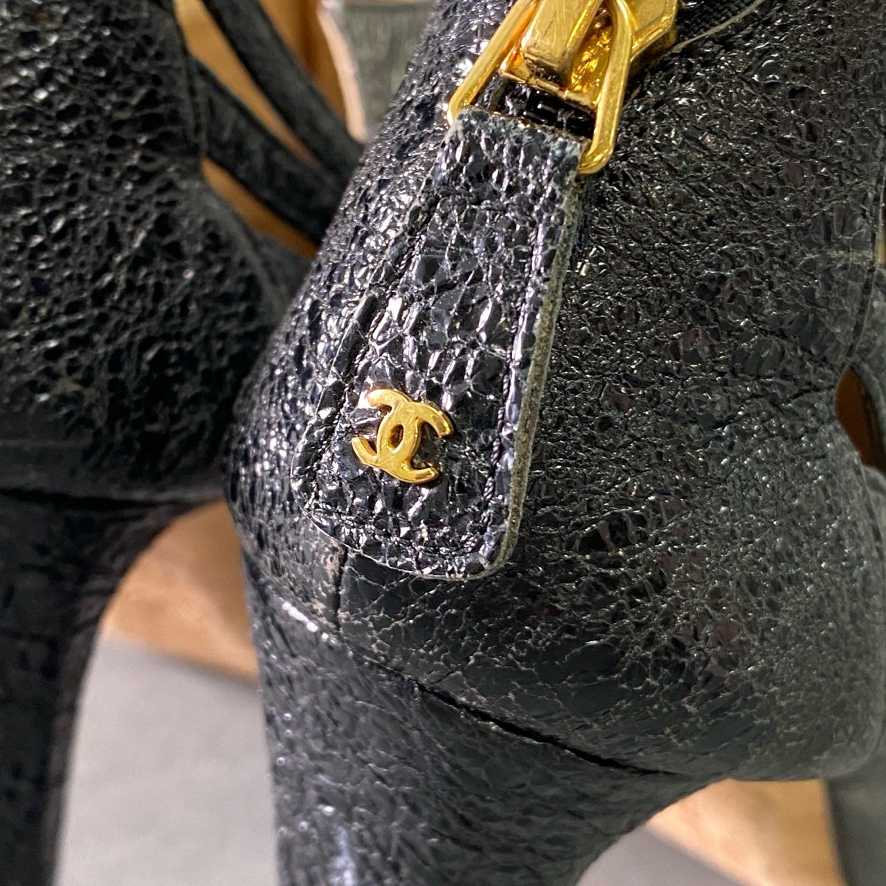 2f8 CHANEL シャネル バックジップ ココマーク オープントゥ ヒールサンダル 37 シルバー ブラック メタリック シューズ イタリア製