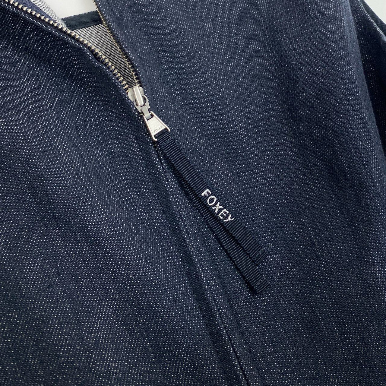 57a6 17 FOXEY NEW YORK フォクシー ニューヨーク 41002 デニムワンピース ノースリーブワンピース ベルト付き サイズ36 インディゴブルー レディース 日本製