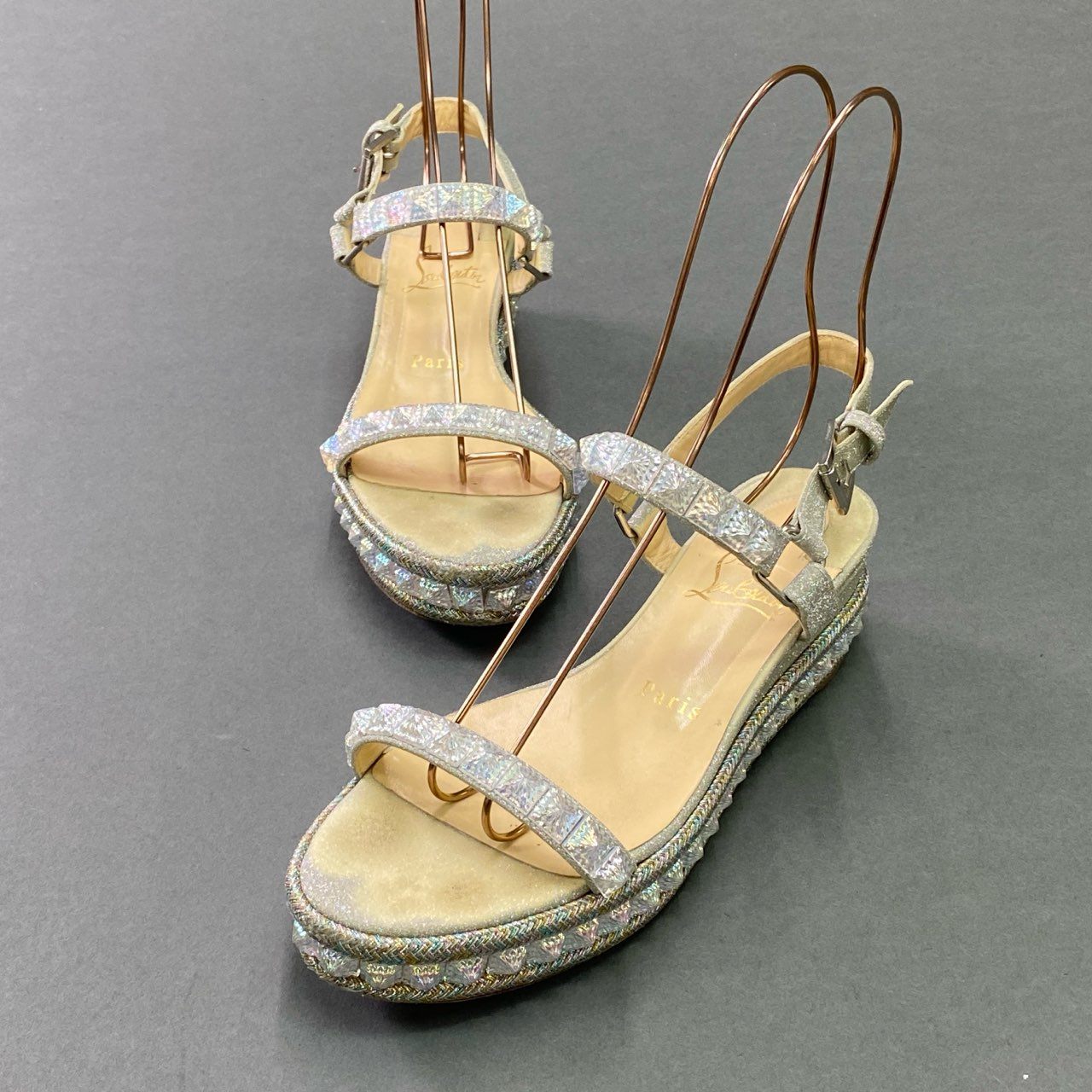 5c21 Christian Louboutin クリスチャンルブタン ラメスタッズ サンダル 37 パールシルバー グリッター スペイン製 シューズ