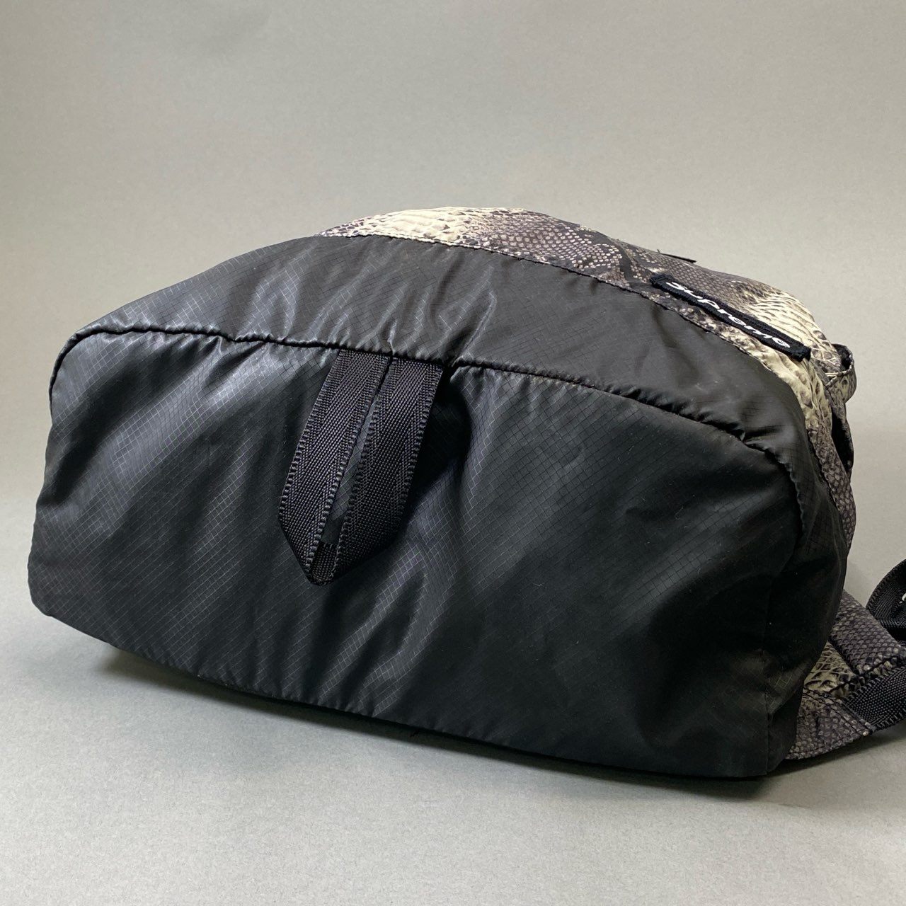 Bi18 Supreme シュプリーム × THE NORTH FACE ノースフェイス スネークスキン リュックサック グレー ブラック パイソンプリント ヘビ柄 ライトウェイトデイパック カバンt18r