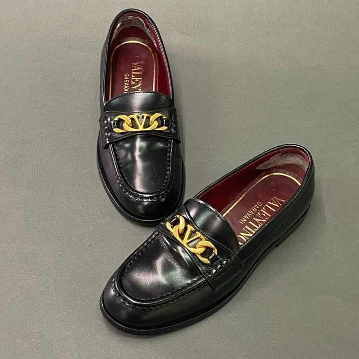 3l22 VALENTINO GARAVANI ヴァレンティノ ガラヴァーニ Vロゴ ゴールドチェーン ローファー 35 1/2 ブラック レザー 革靴 イタリア製 シューズ