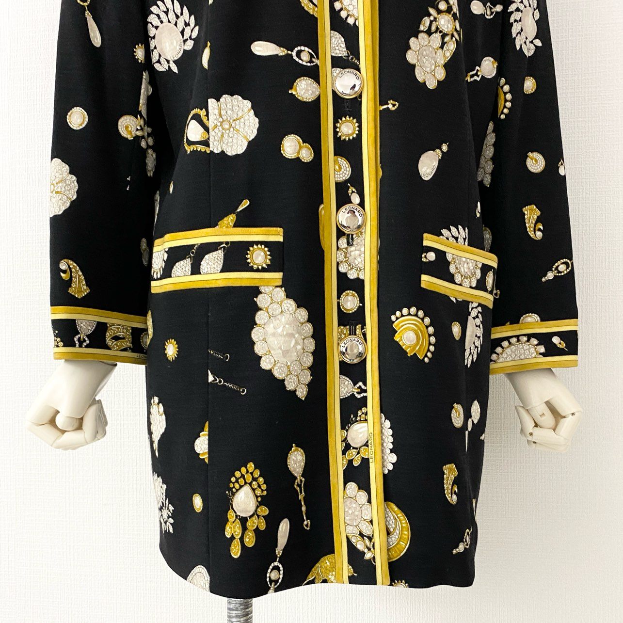 56d15 LEONARD FASHION レオナール ノーカラージャケット 総柄コート ショート丈 ブラック ウール100% レディース 日本製 L相当 婦人服 ジュエリープリント