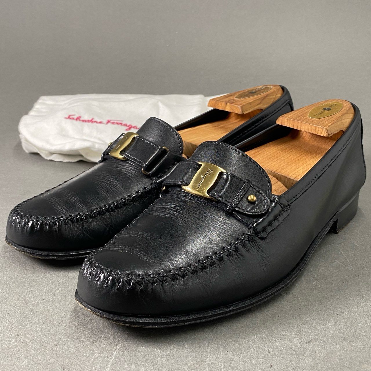 2f12 Salvatore Ferragamo サルヴァトーレ フェラガモ ロゴベルト ローファー 7 ブラック レザー leather –  VALUE STOCK MALL