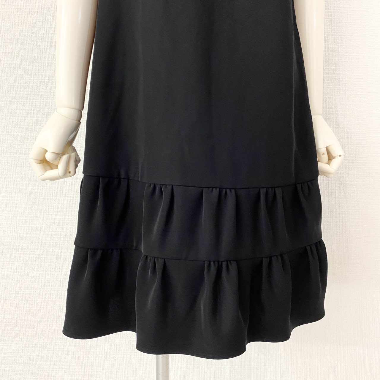 8f14 《極美品》 定価50.000円 日本製 Rene ルネ ノースリーブワンピース ドレスワンピース 裾フリル 膝丈 5716100 サイズ36 ブラック ポリエステル100% レディース
