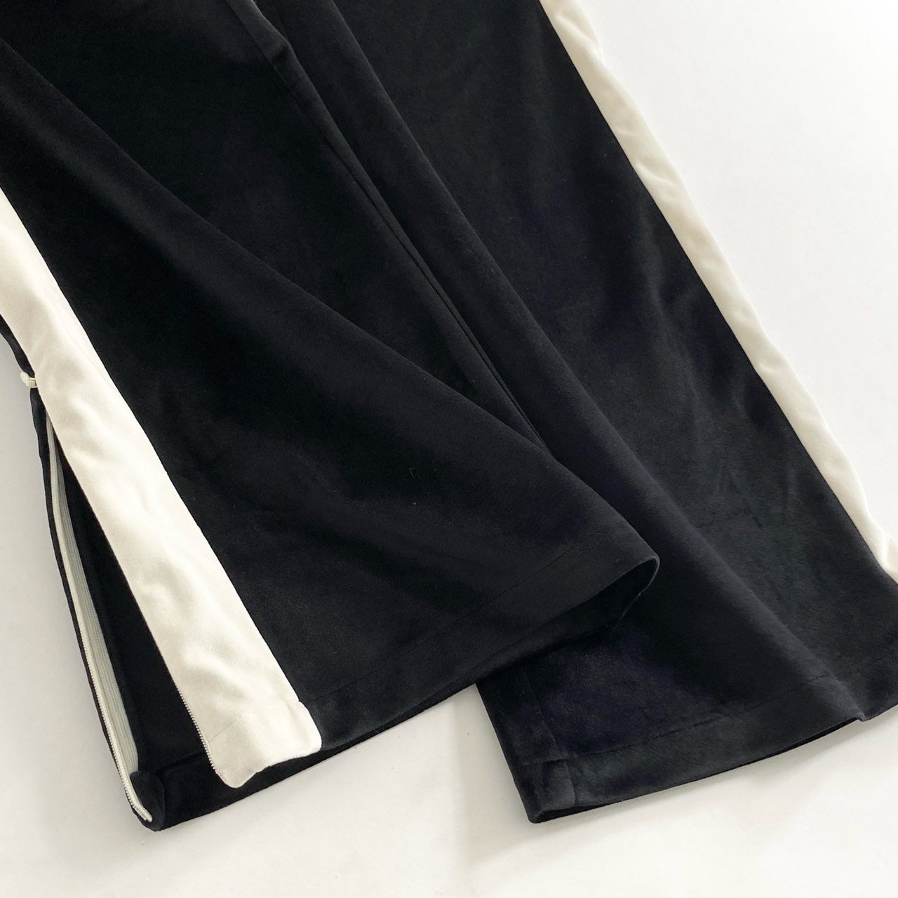 88i3 《未使用保管品》 定価¥41,800 EMPORIO ARMANI エンポリオアルマーニ サイドライン ベロアパンツ 36 ブラック ジャージ トラウザーパンツ