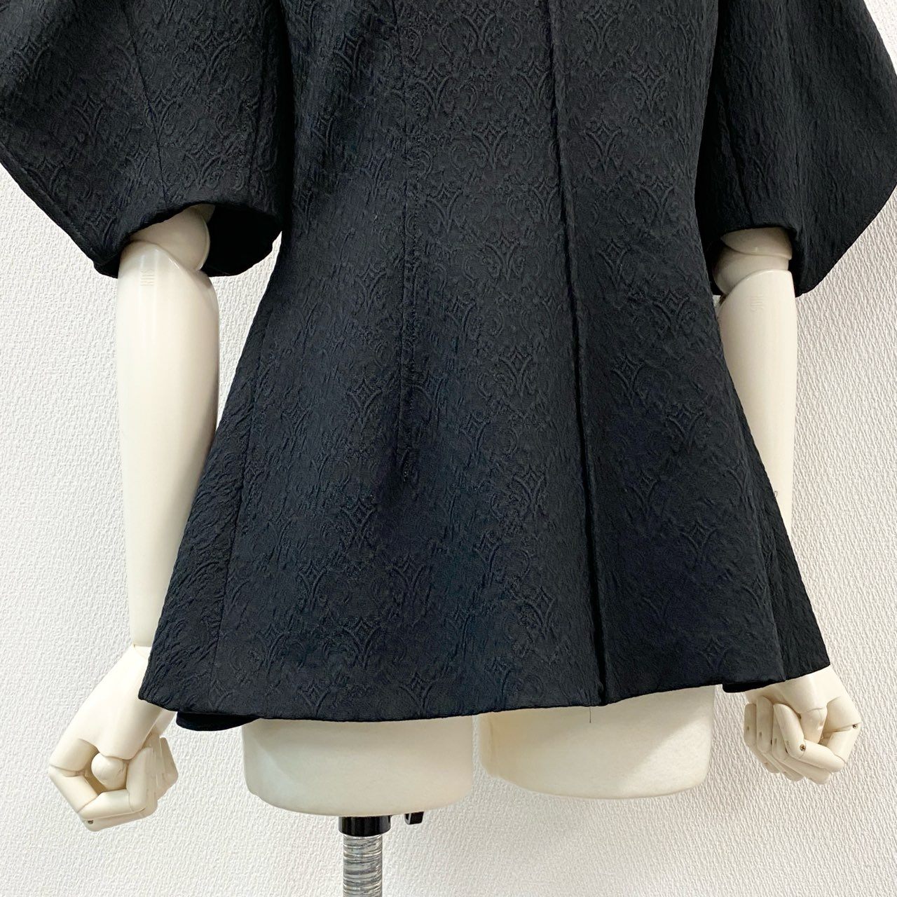 40d28 Cygne シーニュ ジャガードトップス cecile プルオーバー 半袖 パフスリーブ バックジップ 日本製 ブラック