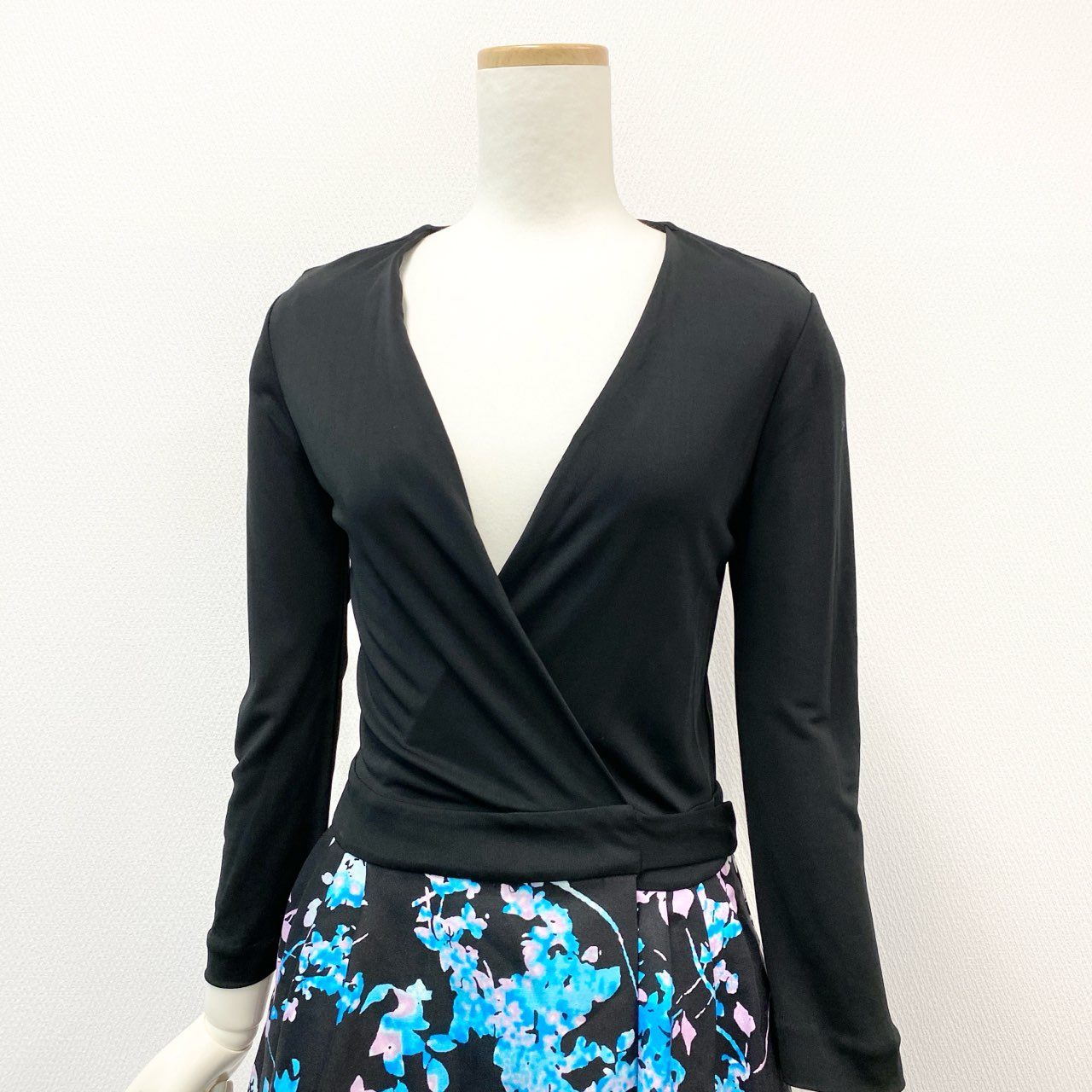 45h26 Diane von Furstenberg ダイアンフォンファステンバーグ シルク混 カシュクール 長袖ワンピース ドレス 花柄プリント 2 ブラック マルチカラー ウール シルク レディースo07t