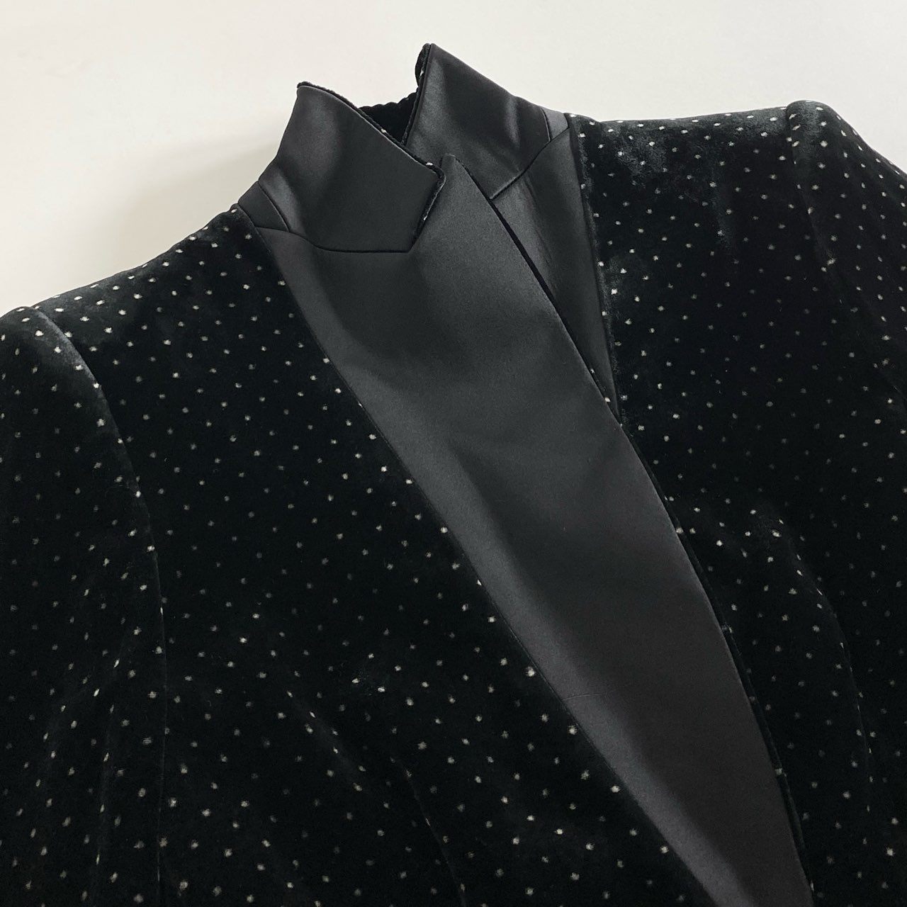 88j2 GIORGIO ARMANI ジョルジオアルマーニ ドットベロア テーラードジャケット 38 ブラック 画像参照 シルク混 イタリア製 ブレザー