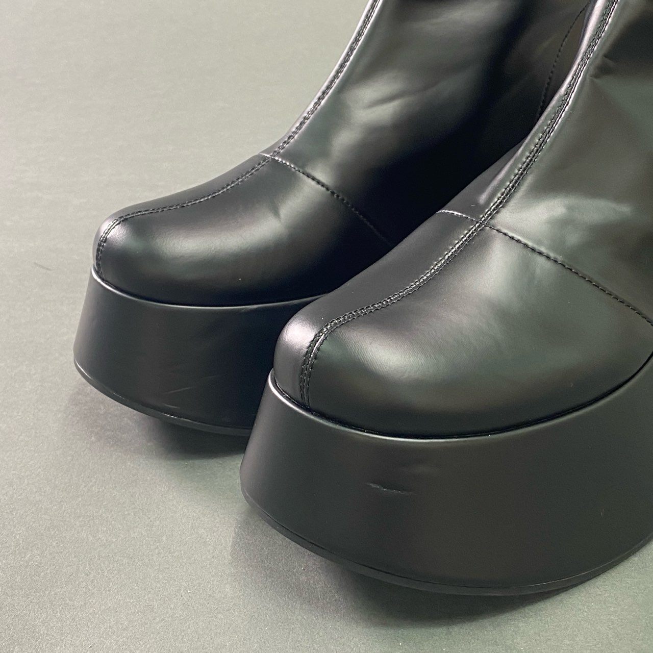 3c11 CHARLES KEITH チャールズキース ルビナ バックジップ プラットフォームブーツ 37 ブラック シューズ