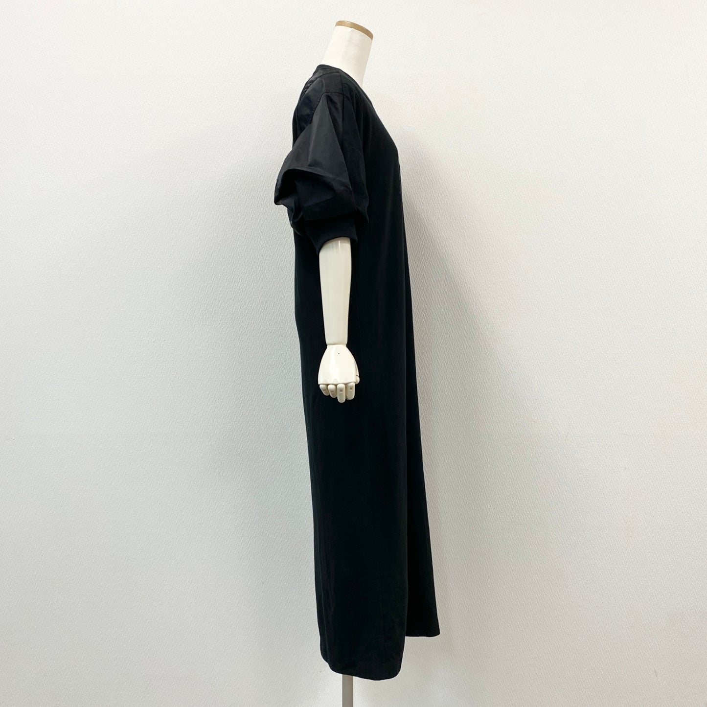 16h9《美品》sacai サカイ ナイロンツイル ジャージワンピース ロングワンピース 半袖 パフスリーブ サイズ1 ブラック レディースk02i