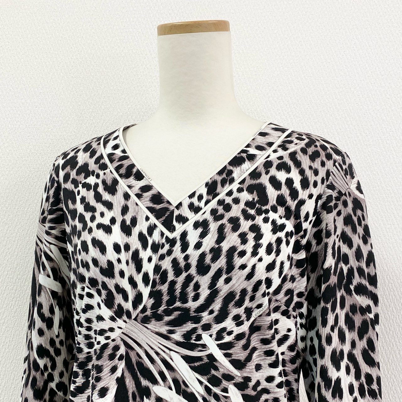 86j11 LEONARD レオナール カンカン素材 7分袖 Tシャツ カットソー トップス レオパードプリント 0179536 サイズL ブラック ホワイト アセテート ポリエステル レディース 日本製