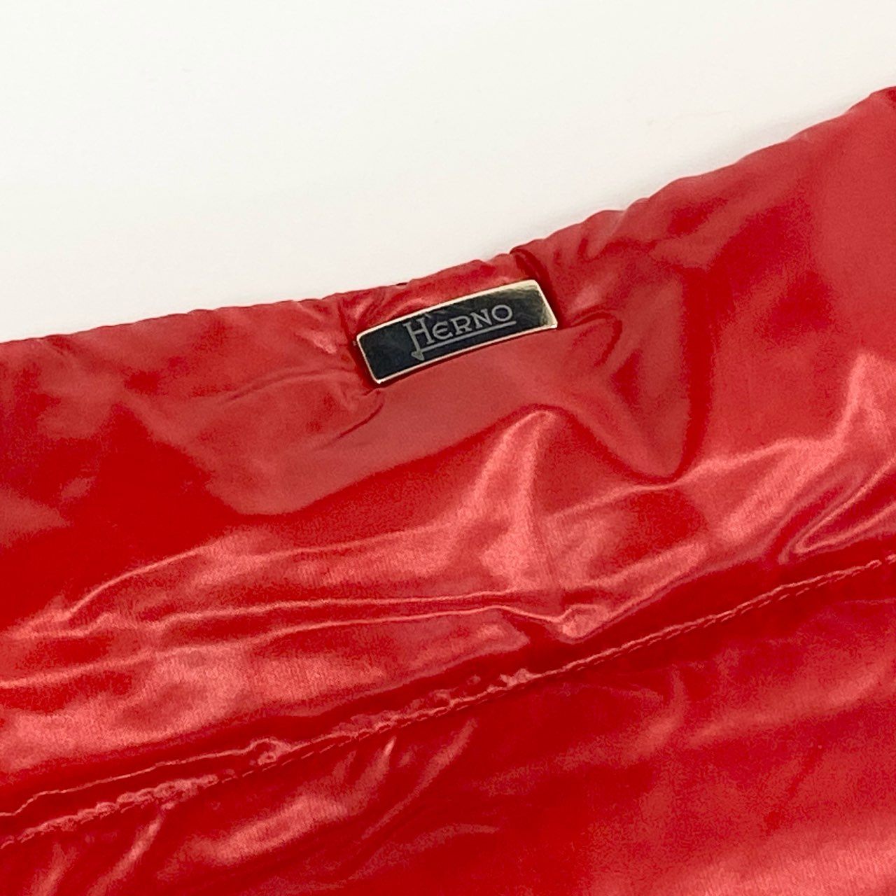 51f3 HERNO ヘルノ インナーダウンジャケット ライトダウン PIUMINO DONNA CORTO 半袖 金ボタン PI1077D 42 レッド
