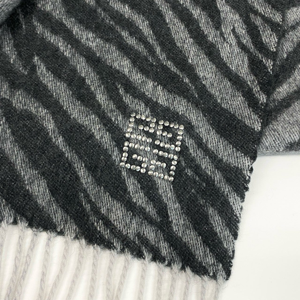 7i25 GIVENCHY ジバンシー 大判マフラー ストール 小物 ゼブラ柄 グレー系 ユニセックスk02i