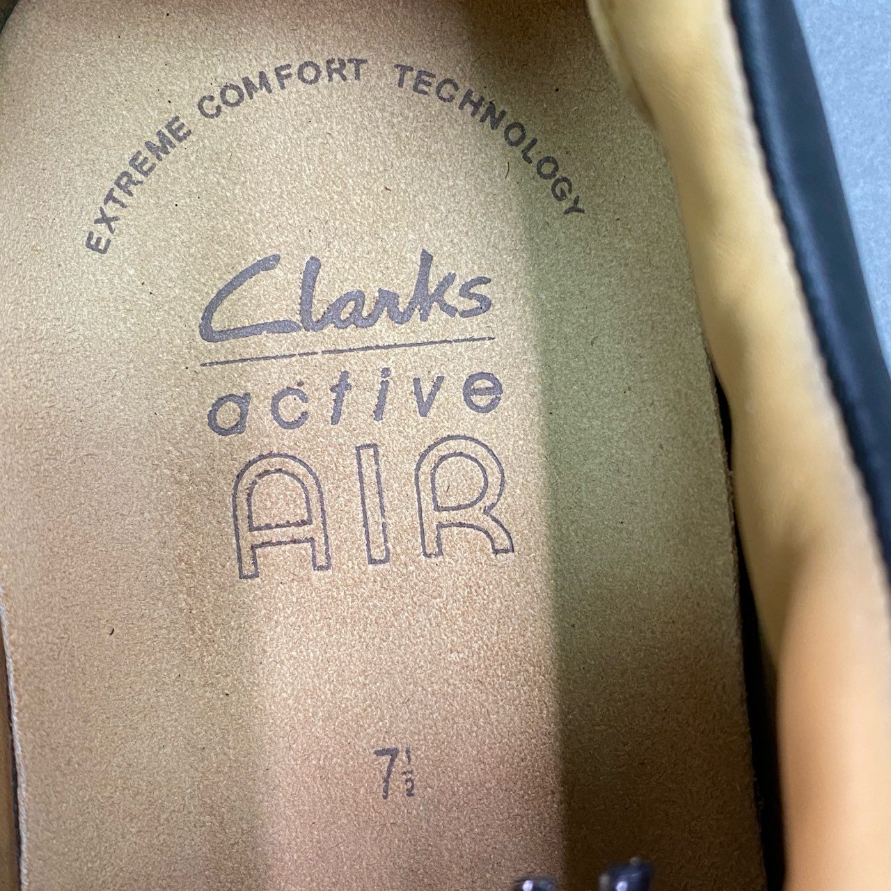 3f8 《美品》 Clarks クラークス レザースニーカー UK7 1/2 ブラック Leather active AIR アクティブエアー シューズ