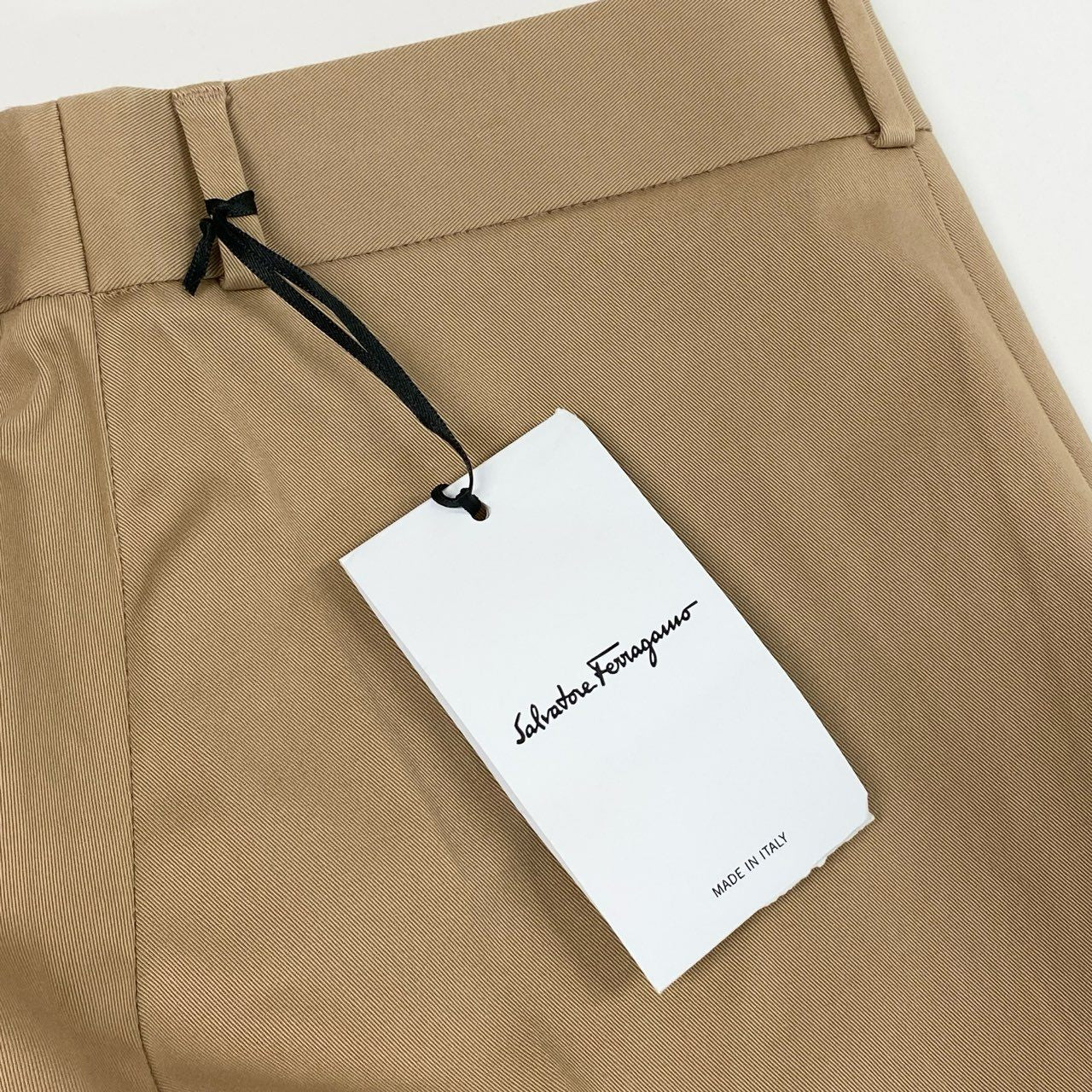 53j17《未使用保管品》 Salvatore Ferragamo サルヴァトーレフェラガモ イタリア製 コットンパンツ センタープレス ボトムス ストレッチ レディース 女性用 40 ベージュu02t