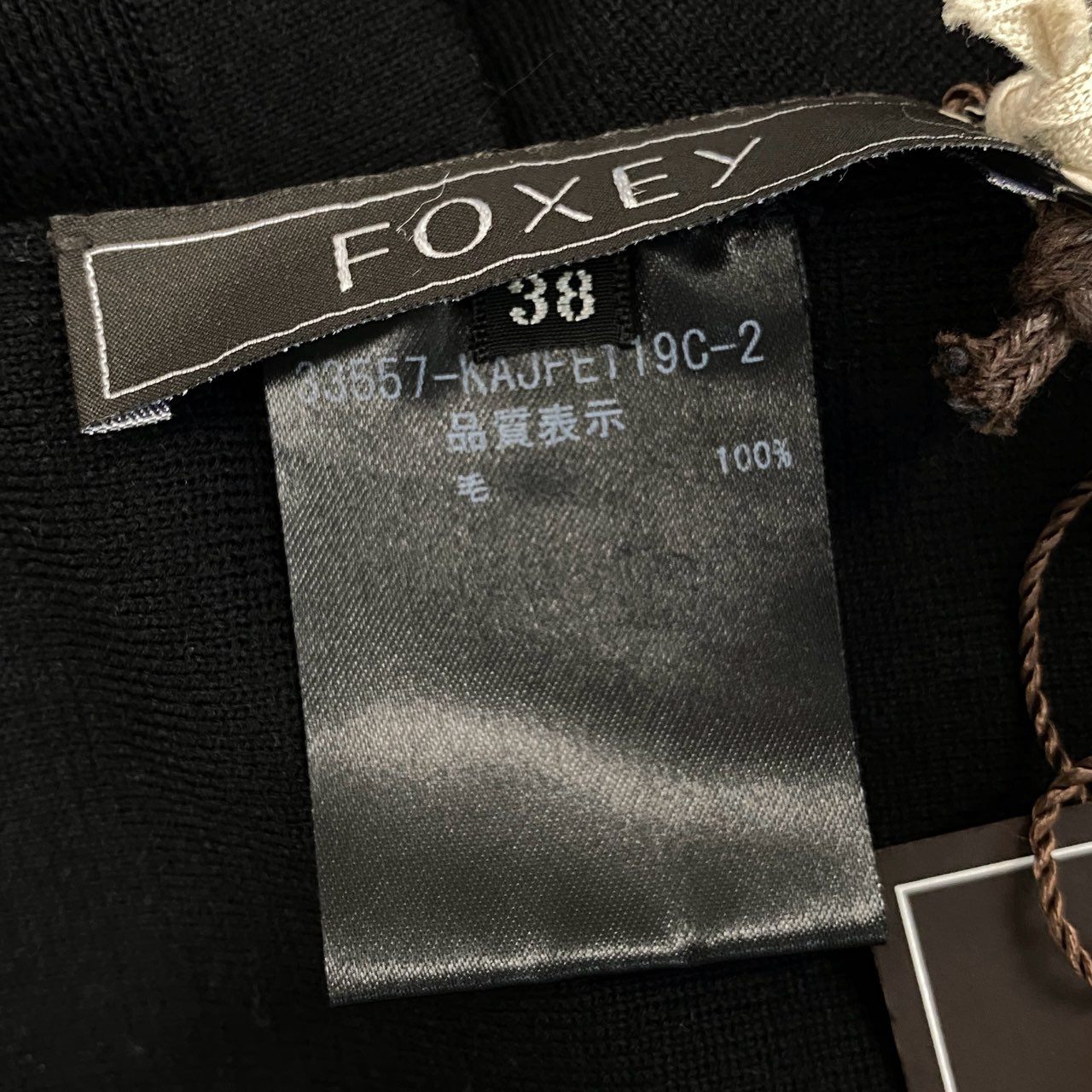 35d7 《新品タグ付き》 FOXEY フォクシー グレースウール ニット セーター ロゴプレート 30525 サイズ38 ブラック ウール100% レディース 日本製