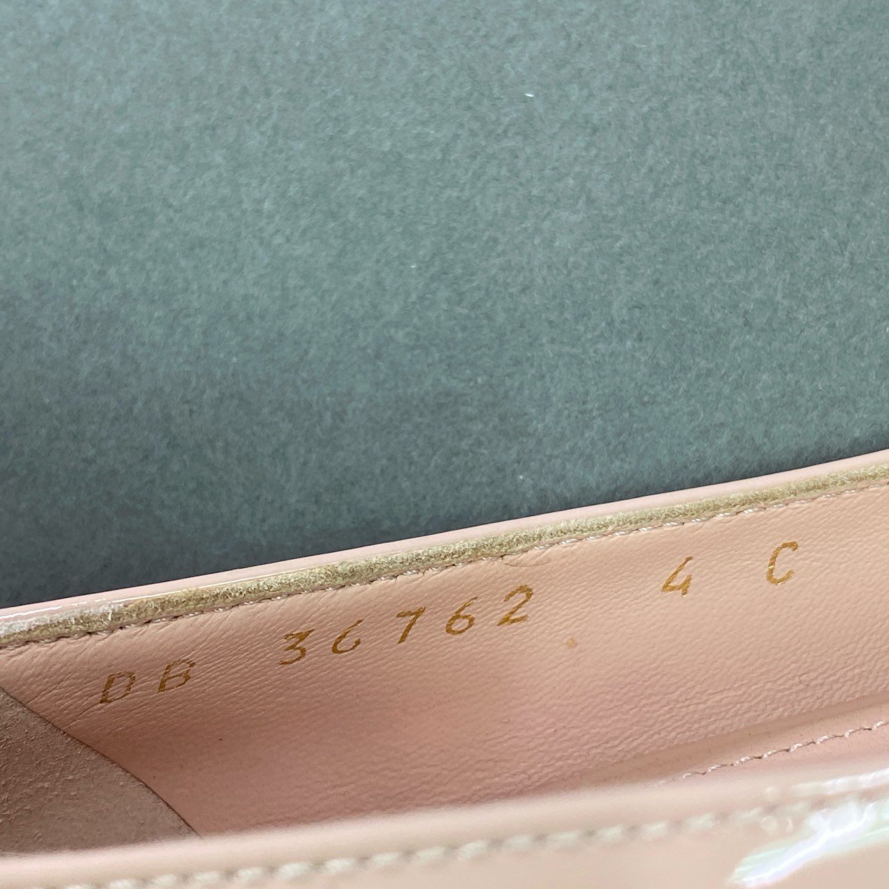 9c19 Salvatore Ferragamo サルヴァトーレ フェラガモ VARA ヴァラリボン エナメルパンプス 4 ピンク パテントレザー シューズ イタリア製 箱付き