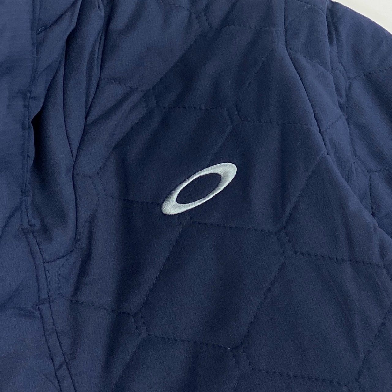77i10-1《未使用品》タグ付 OAKLEY オークリー UNEVEN PUFF JACKET 3.0 中綿2wayジャケット ベスト ゴルフウェア アウター ロゴ刺繍 大きいサイズ FOA402870 2XL ネイビー メンズk02i