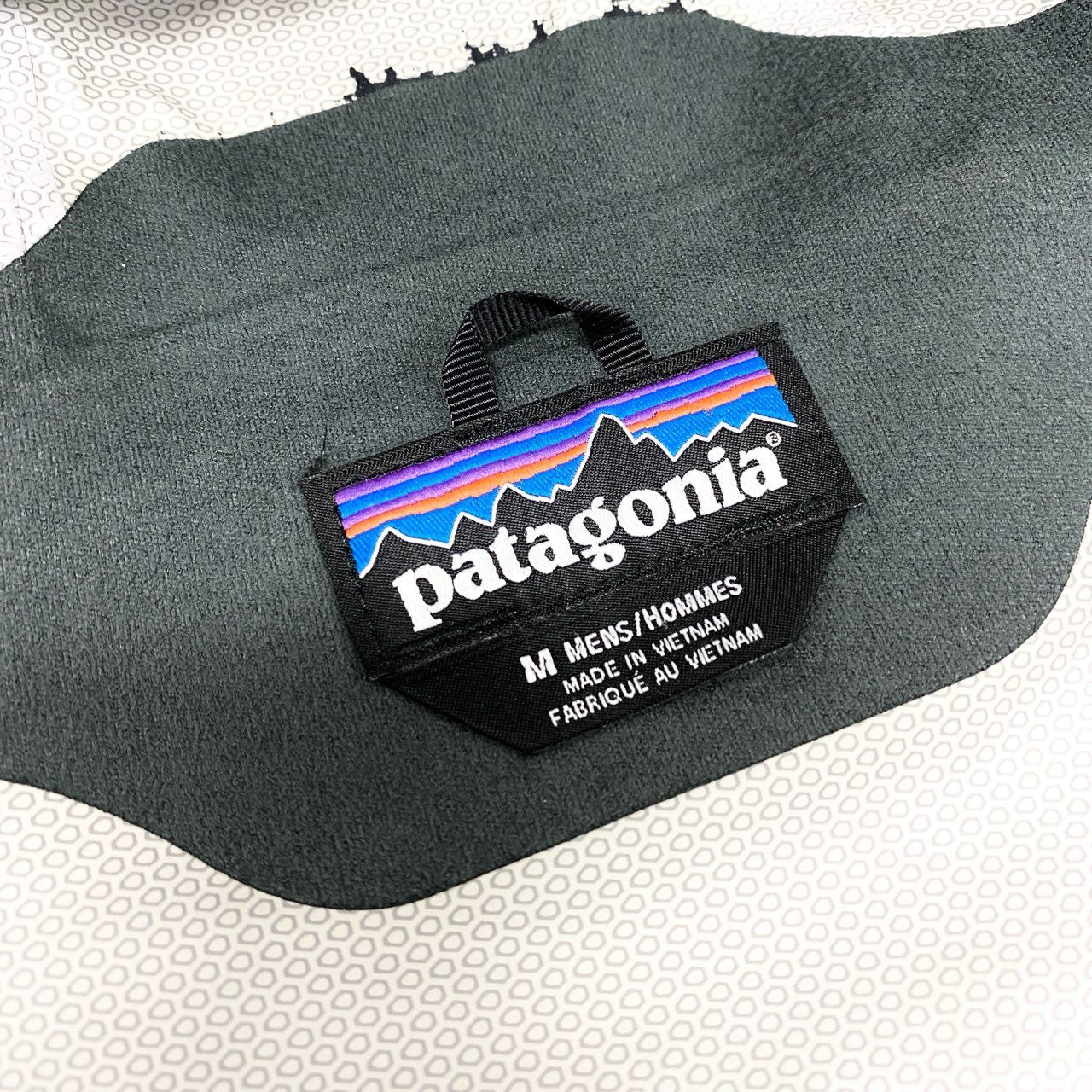 47h26 Patagonia パタゴニア トレントシェルジャケット マウンテンパーカー 83802SP16 Mサイズ ブラック ナイロン メンズo07t