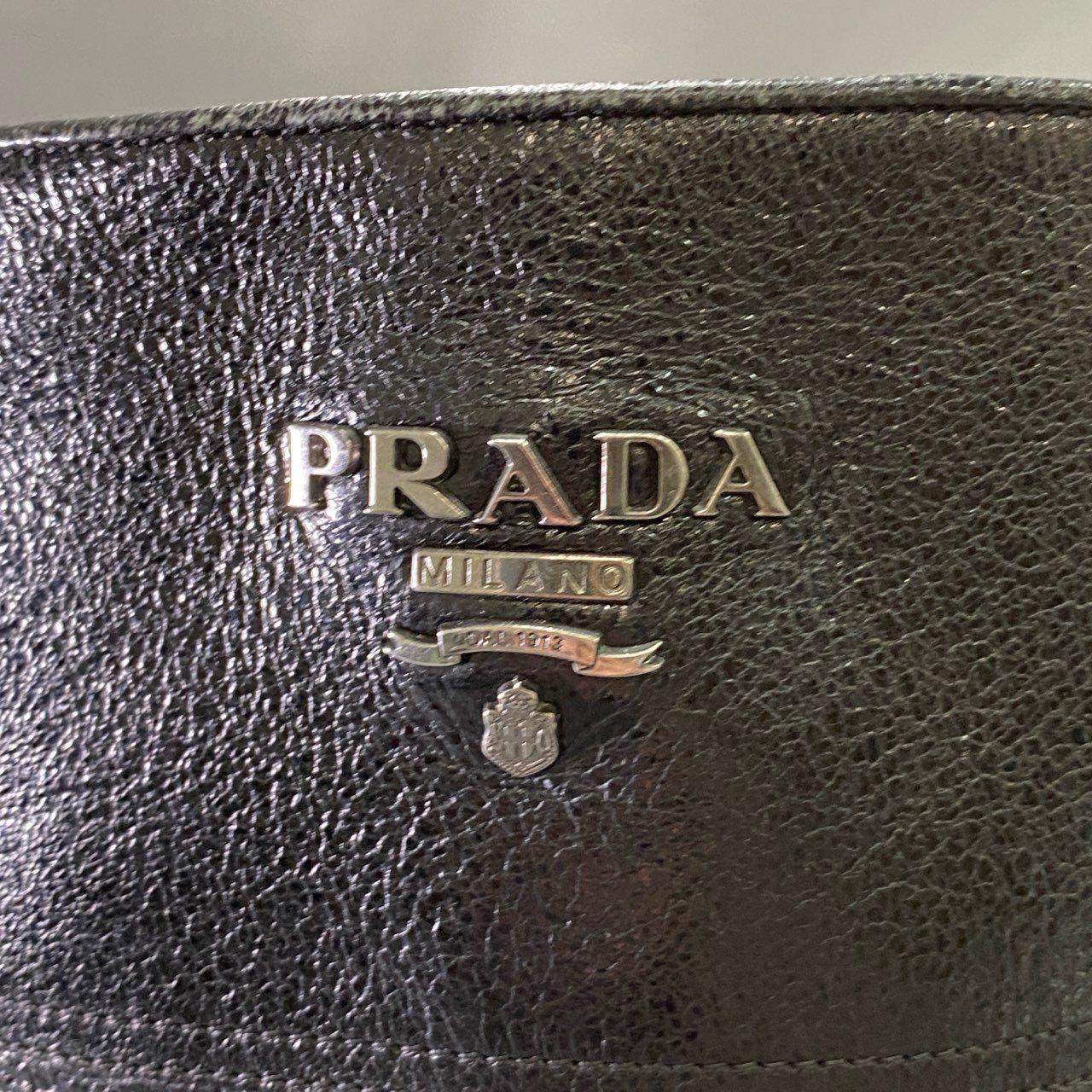 3f8 PRADA プラダ メタルロゴ サイドジップ ロングブーツ 38 1/2 ブラック レザー シューズ イタリア製 箱付き