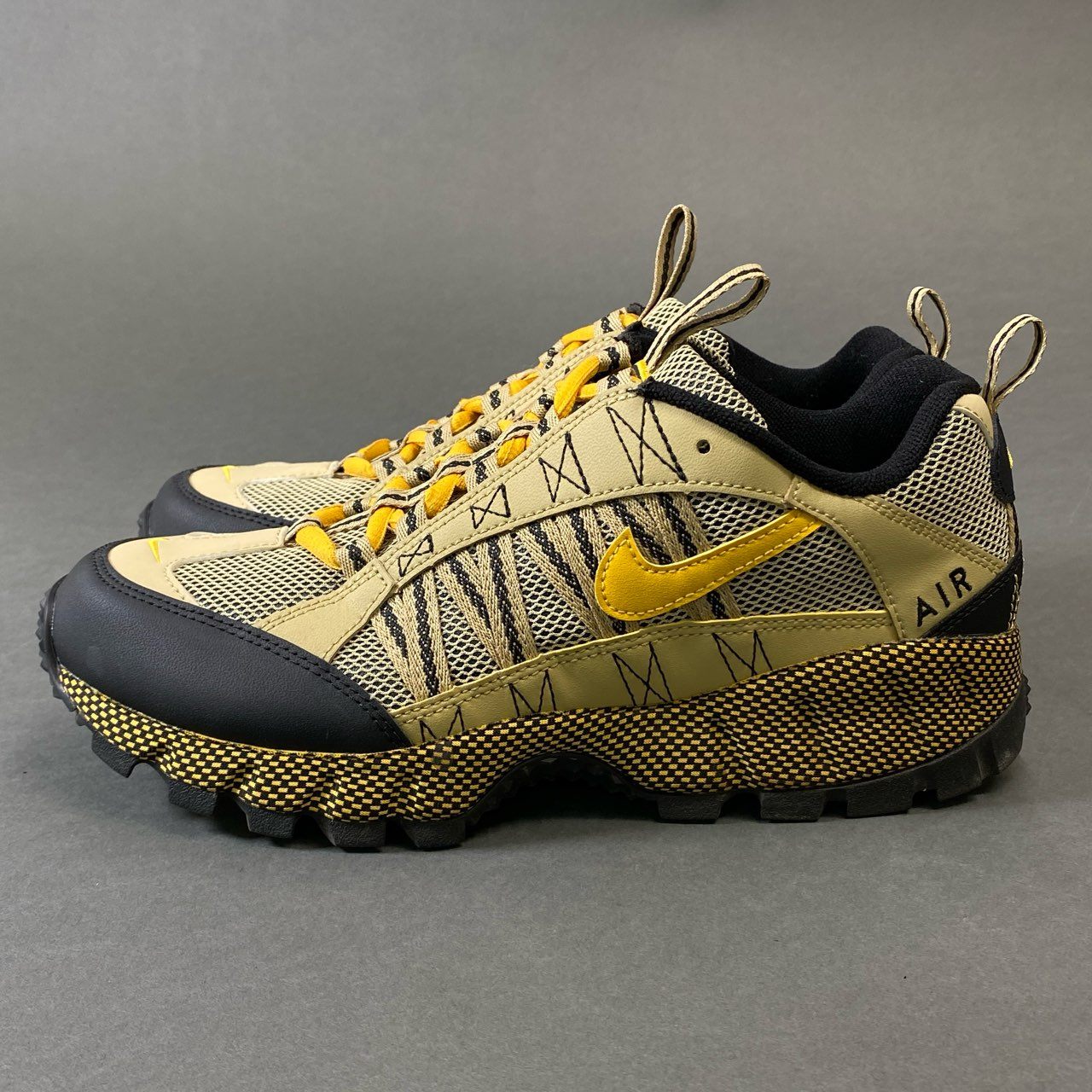 1h1 NIKE ナイキ AIR HUMARA エア フラマ ローカットスニーカー シューズ FJ7098-700 26.5 イエロー系 メンズt18r