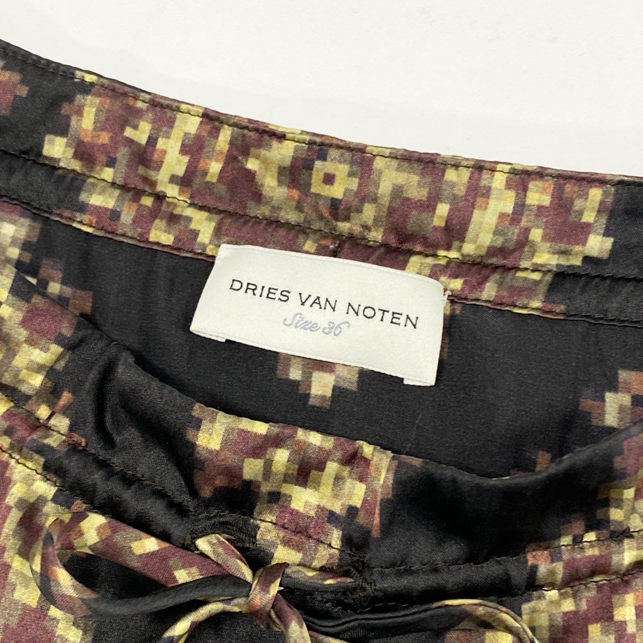 77j28 DRIES VAN NOTEN ドリスヴァンノッテン 半袖カットソー ブラウス シルク100% 総柄 36サイズ マルチカラー レディースu02t