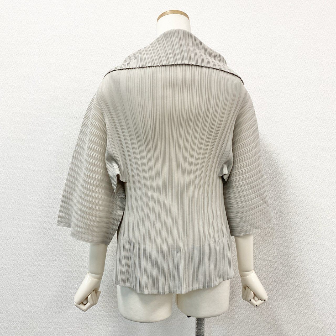 46e9 PLEATS PLEASE プリーツプリーズ イッセイミヤケ ショールカラー 変形カーディガン 羽織り サイズ03 ライトグレー レディース 女性用 トップス