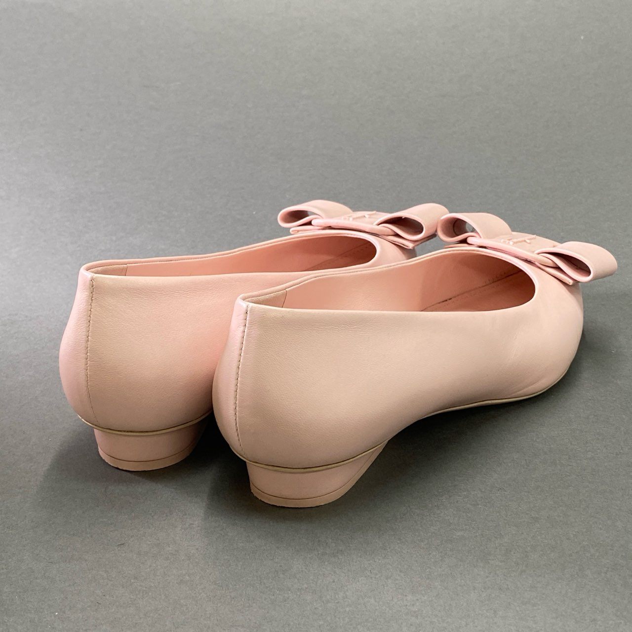 5f6 Salvatore Ferragamo サルヴァトーレ フェラガモ VIVA フラットシューズ パンプス 7 1/2 ピンク ラムレザー VARA ヴァラ 箱付き
