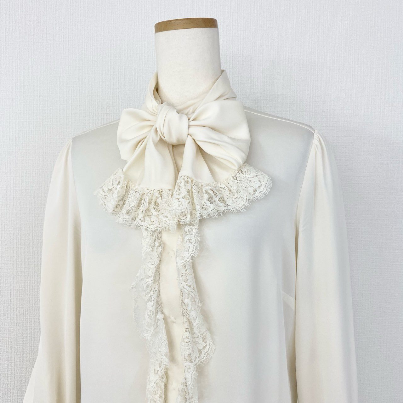 2f14-2 DOLCE&GABBANA ドルチェ&ガッバーナ レース切替 フリルブラウス ボウタイ シルクブラウス サイズ42 クリーム レディース 女性用