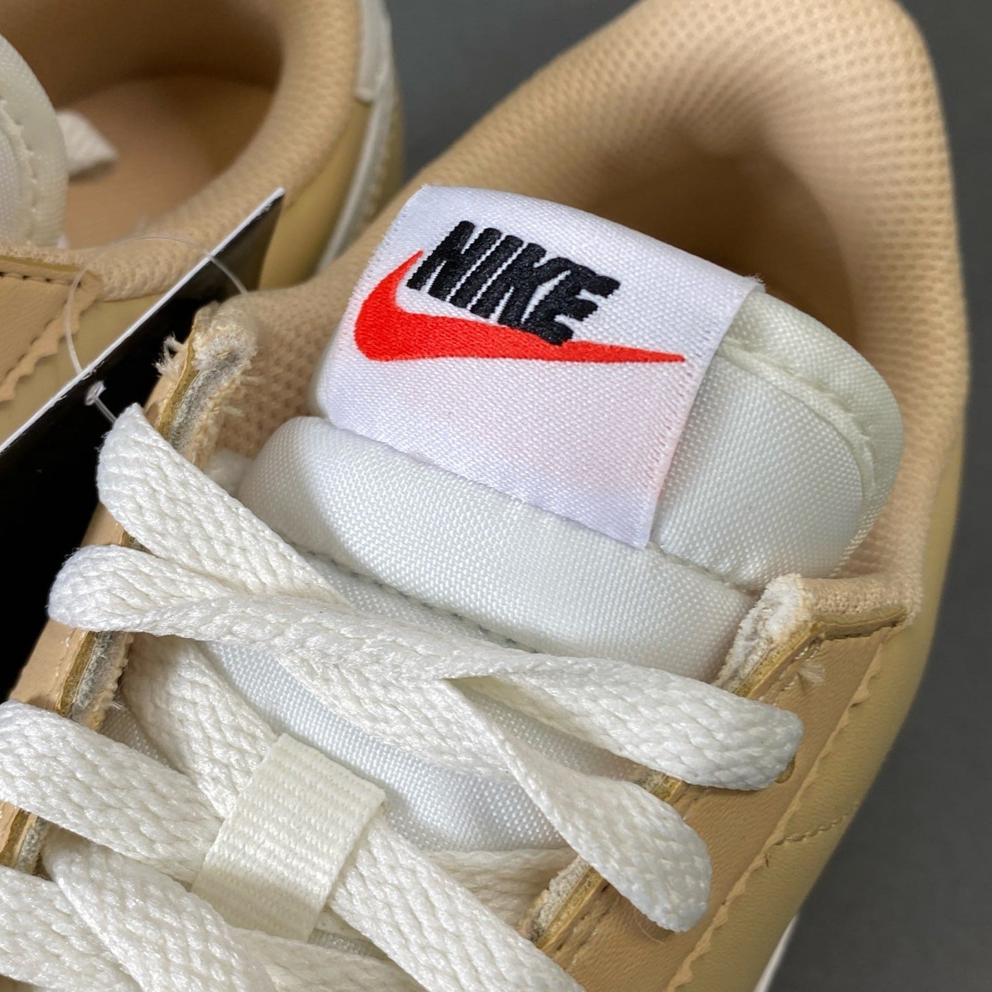 6g9 《未使用品》 NIKE ナイキ CORTEZ コルテッツ DN1791-200 23.5cm ベージュ スニーカー シューズ 箱有