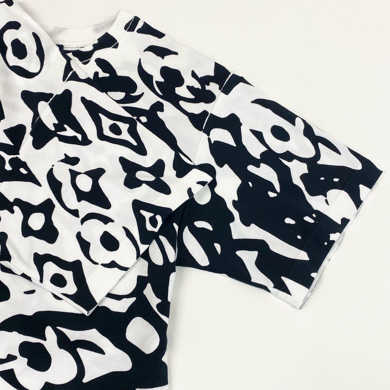 63k20 LOUIS VUITTON ルイヴィトン × URS FISCHER ウルスフィッシャー 21AW LV UF コラボTシャツ モノグラム S ホワイト ブラック カットソー 半袖TEE イタリア製