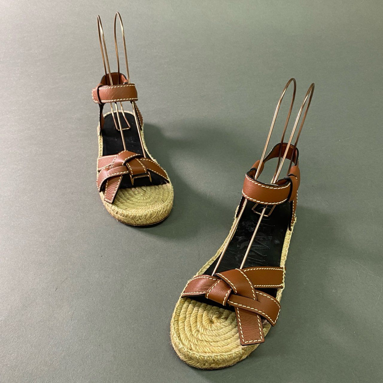 1b7 《美品》 LOEWE ロエベ ゲートフラットサンダル 36 ブラウン レザー スペイン製 シューズ 箱付き 夏
