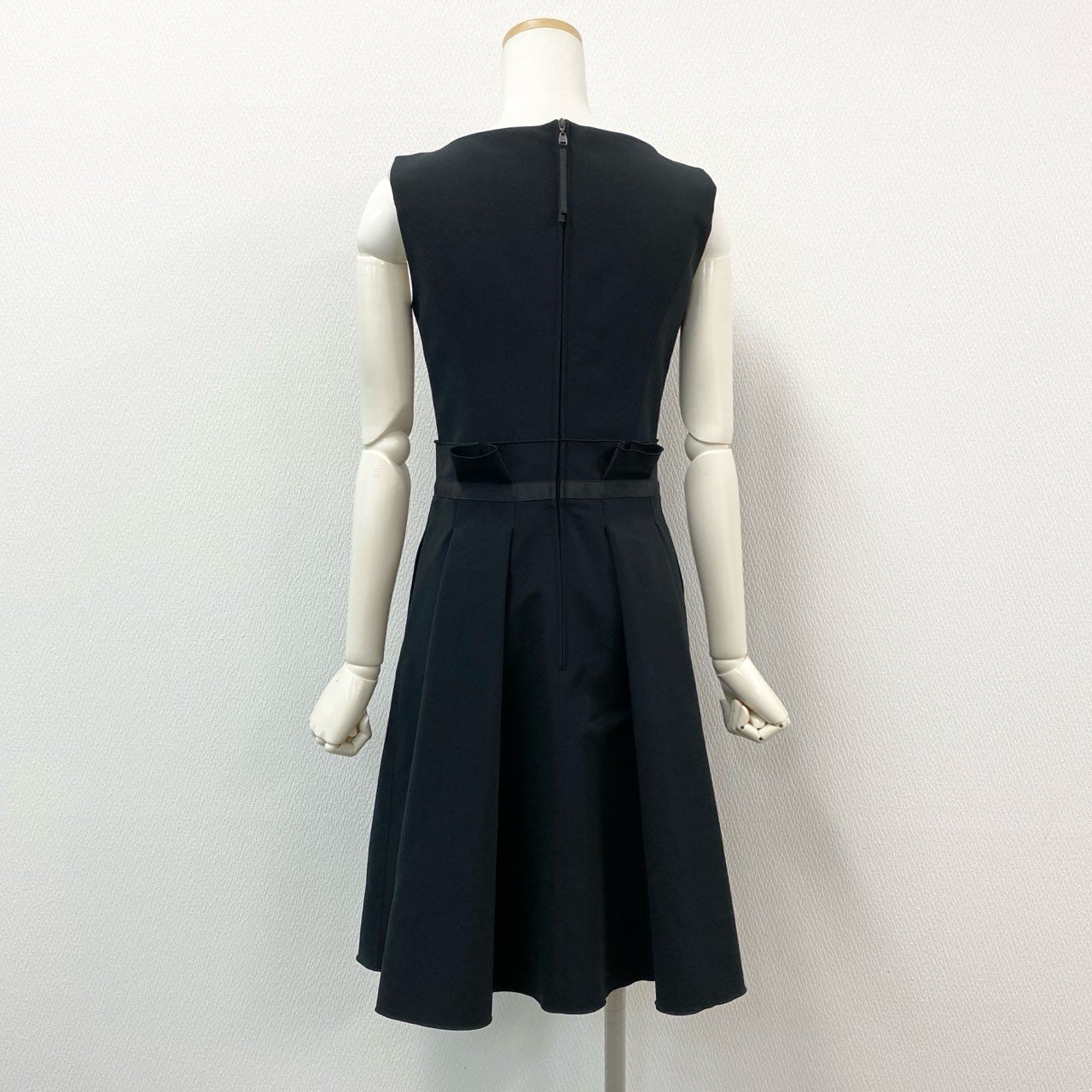 81h7《美品》 FOXEY NEW YORK フォクシーニューヨーク Little Roots Dress ノースリーブワンピース ドレス フレアスカート 日本製 スクエアネック 34022 38 ブラック レディースo07t