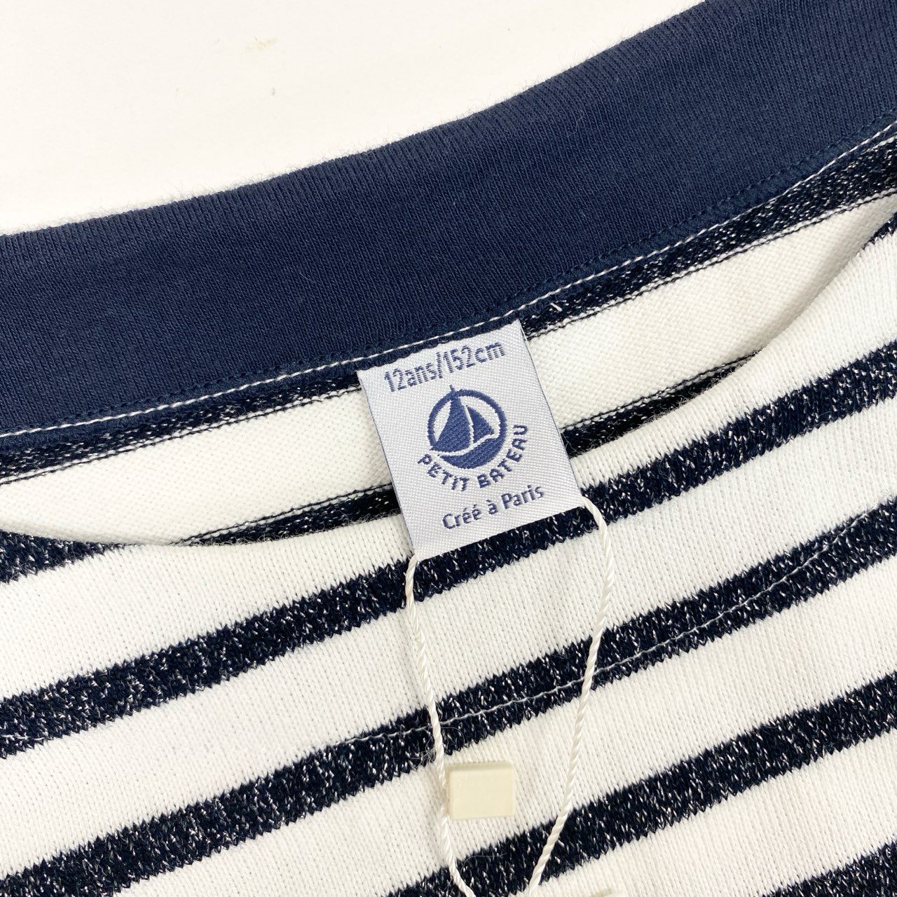 5i12 《未使用品》タグ付 PETIT BATEAU プチバトー ラメマリニエールチュール付 長袖ワンピース ボーダー柄 152 ホワイト ネイビー キッズ 子供服k02i