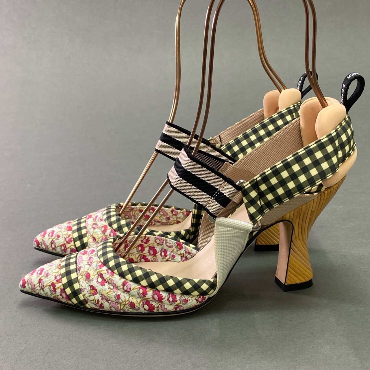 2c25 FENDI フェンディ コリブリ スリングバック パンプス チェック柄 花柄プリント シューズ 37 マルチカラー