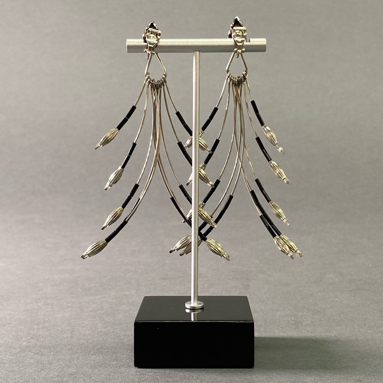 l12 定価¥17,600 TOGA PULLA トーガ プルラ Beads Earrings メタルビーズ イヤリング シルバー フリンジ アクセサリー ピアス 日本製 箱付き