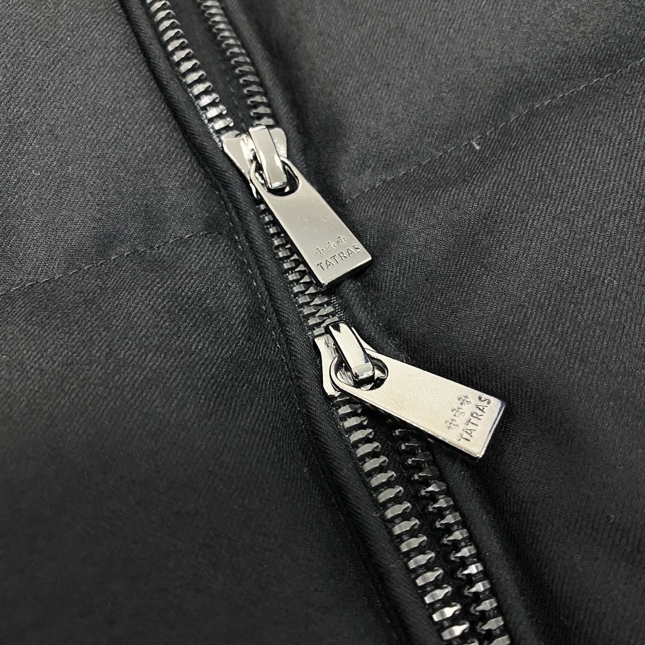 86j20 《美品》 TATRAS タトラス 2024年モデル PSETTO ダウンベスト MTOU24A4969 2 ブラック WEAVA社 紳士服t18r