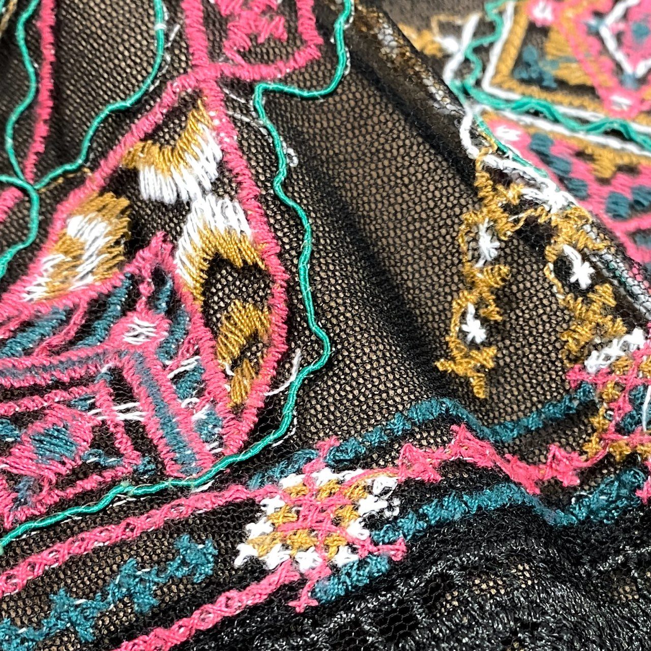 81h7《美品》 TADASHI SHOJI タダシショージ 半袖ワンピース 膝丈ワンピース レース刺繍 タイトスカート 0 ブラック マルチカラー レディースk02i