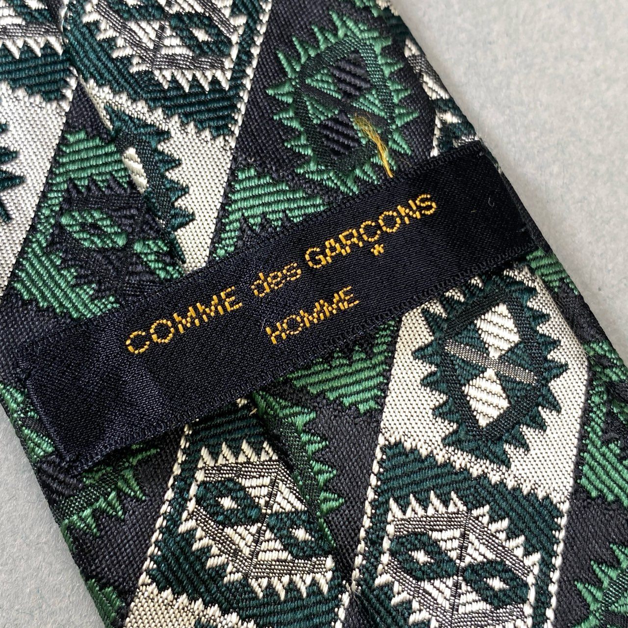 j16《美品》COMME des GARCONS HOMME コムデギャルソン オム ネクタイ 幾何学柄 フォーマル グリーン アイボリー ブラック メンズu02t