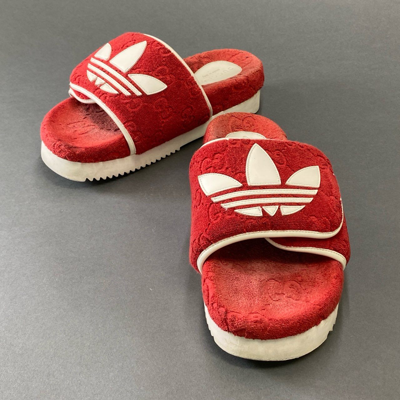 8g8 GUCCI グッチ × adidas アディダス GG プラットフォーム サンダル 27cm相当 レッド シューズ トレフォイル コラボ 保存袋有