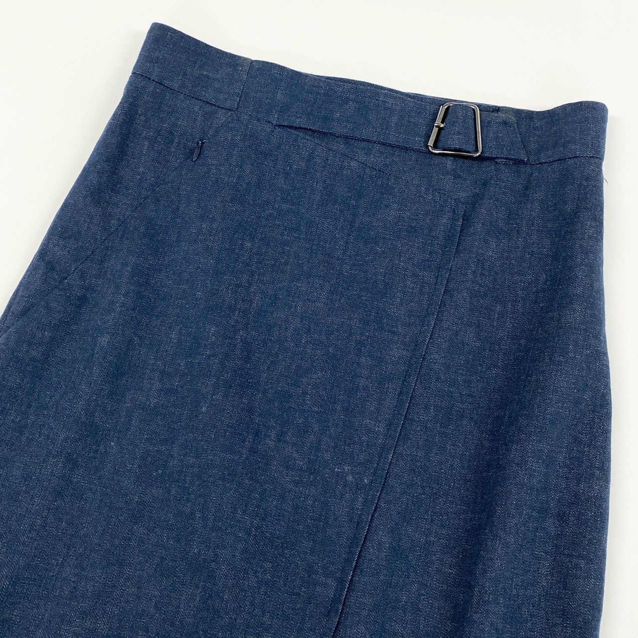 13f7 AKRIS アクリス 大きいサイズ ミモレ丈 デニムスカート ラップスカート風 スリット バックジップ 44 インディゴブルー コットン レディース