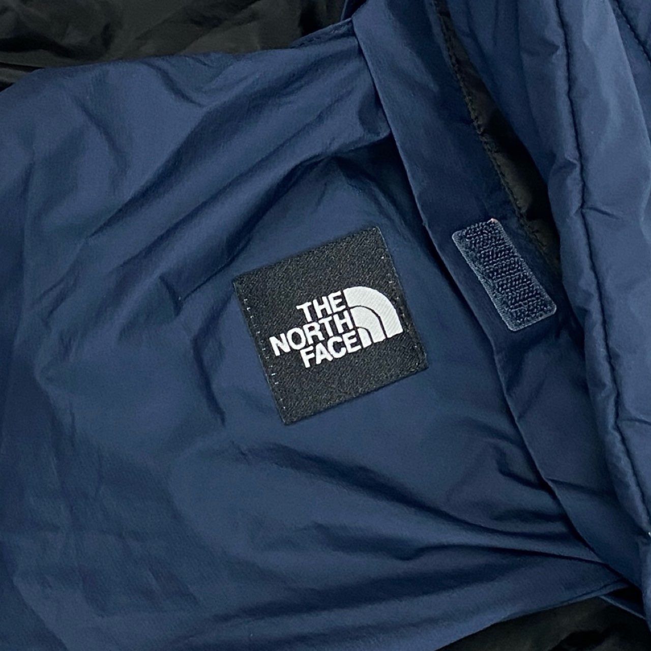 60j27《美品》THE NORTH FACE ザノースフェイス ベビーシェルブランケット ダウン 撥水加工◎ フード着脱可 NNB71901 ネイビー ベビーu02t