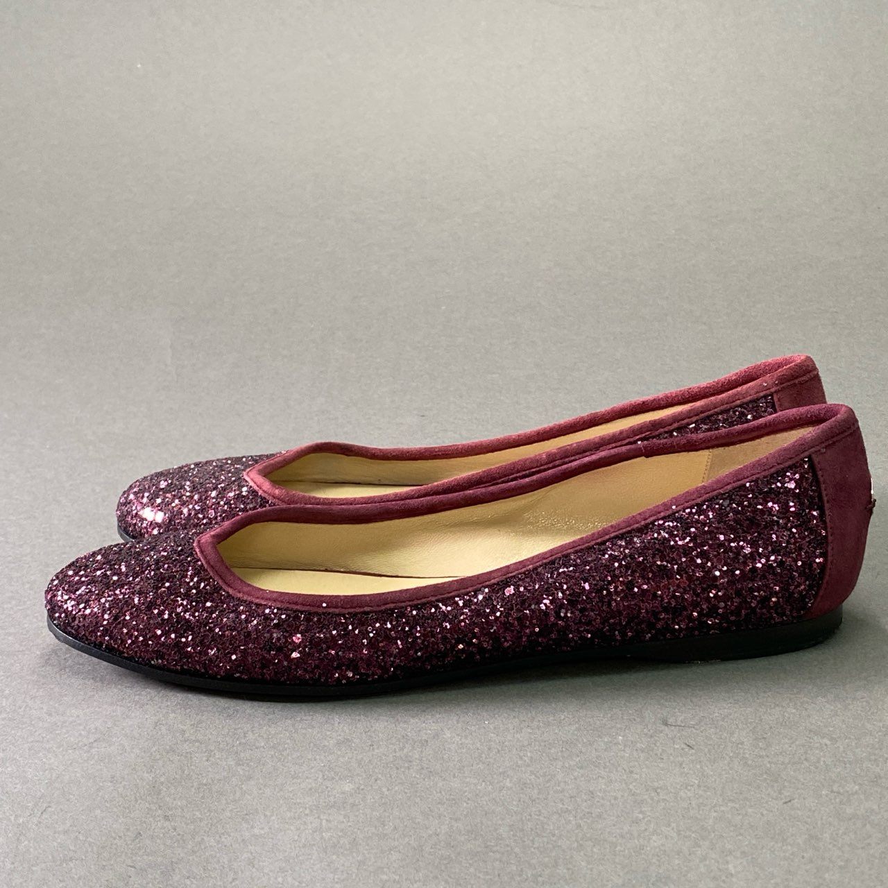 4d16 《美品》 JIMMY CHOO ジミーチュウ グリッター フラットシューズ 38 ピンク スエード イタリア製 パンプス メタルプレート