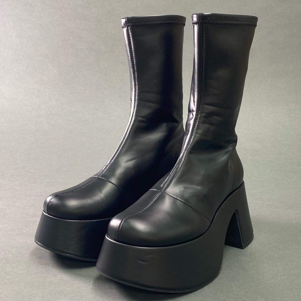3c11 CHARLES KEITH チャールズキース ルビナ バックジップ プラットフォームブーツ 37 ブラック シューズ