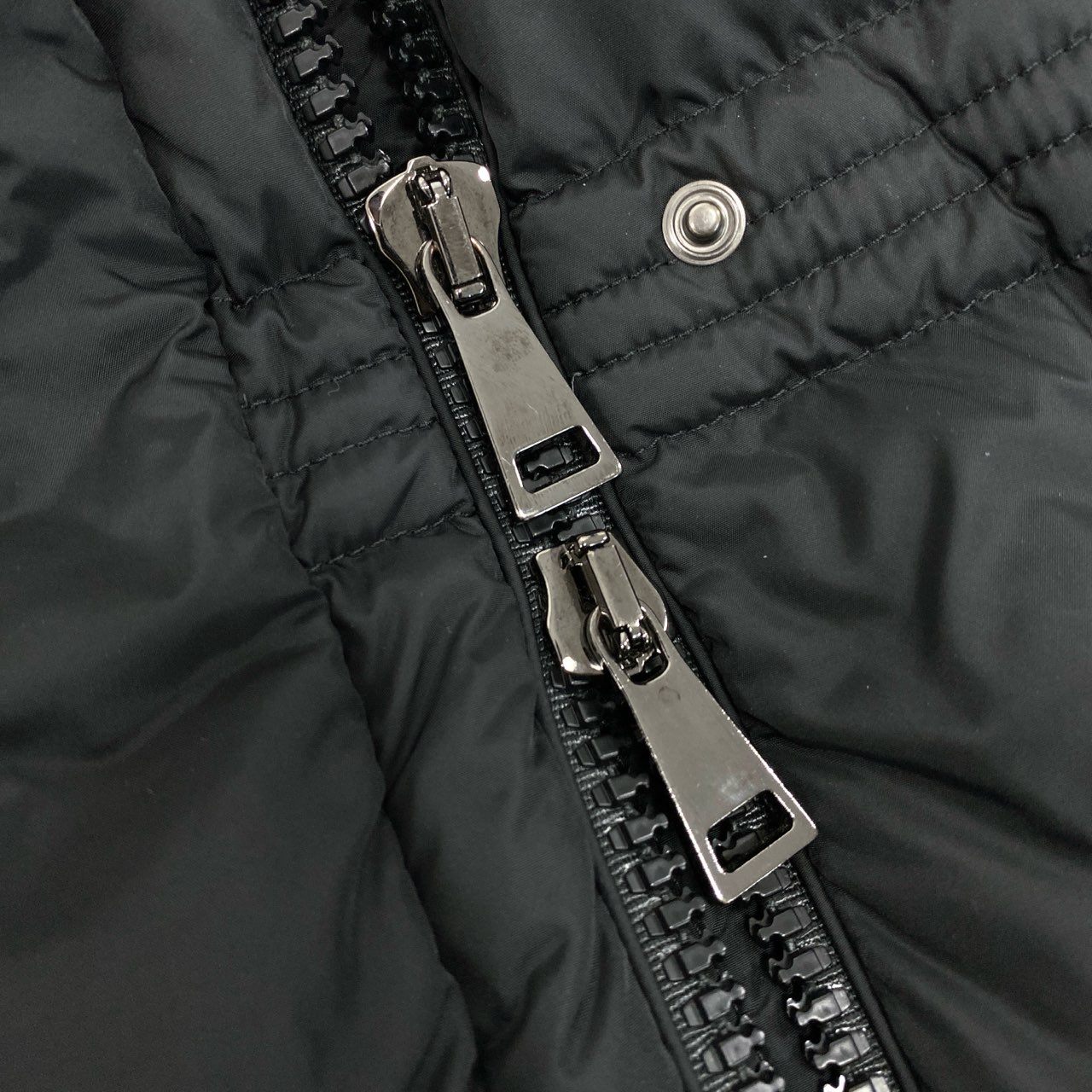 65j9 《美品》 MONCLER モンクレール APHROTI アフロティ ダウンコート I20931B51002 3 ブラック シルバーフォックス ロングダウンジャケット 毛皮t18r